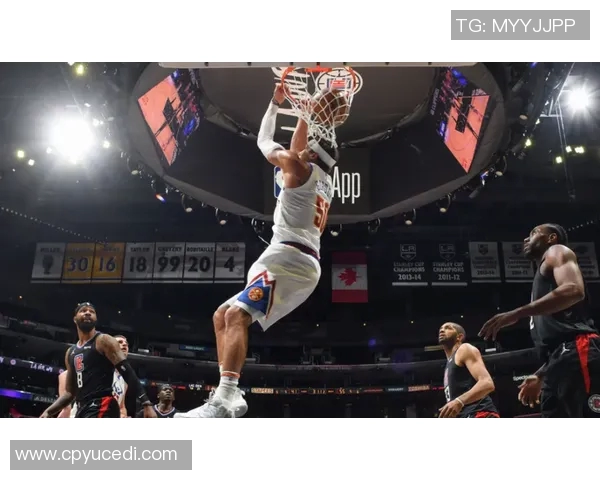 攻防俱佳!文班亚马半场10中5拿到18分8板2断4帽 正负值+11 攻防俱佳!文班亚马半场10中5拿到18分8板2断4帽 正负值+11