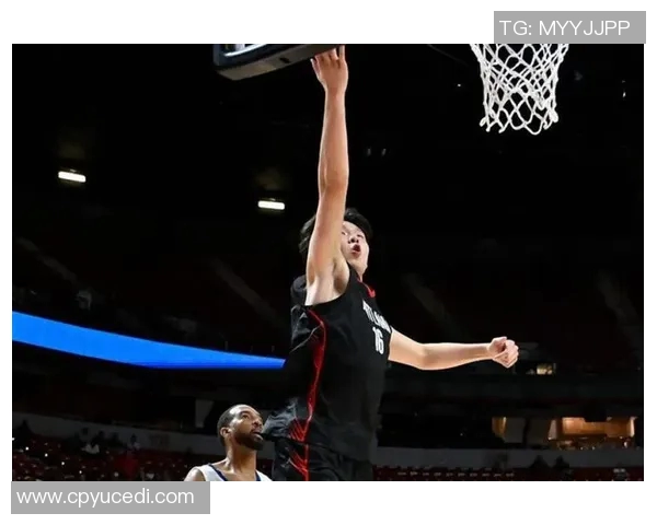 杨瀚森登场10分40秒,得2分2篮板1助攻2帽,正负值+1 杨瀚森登场10分40秒,得2分2篮板1助攻2帽,正负值+1